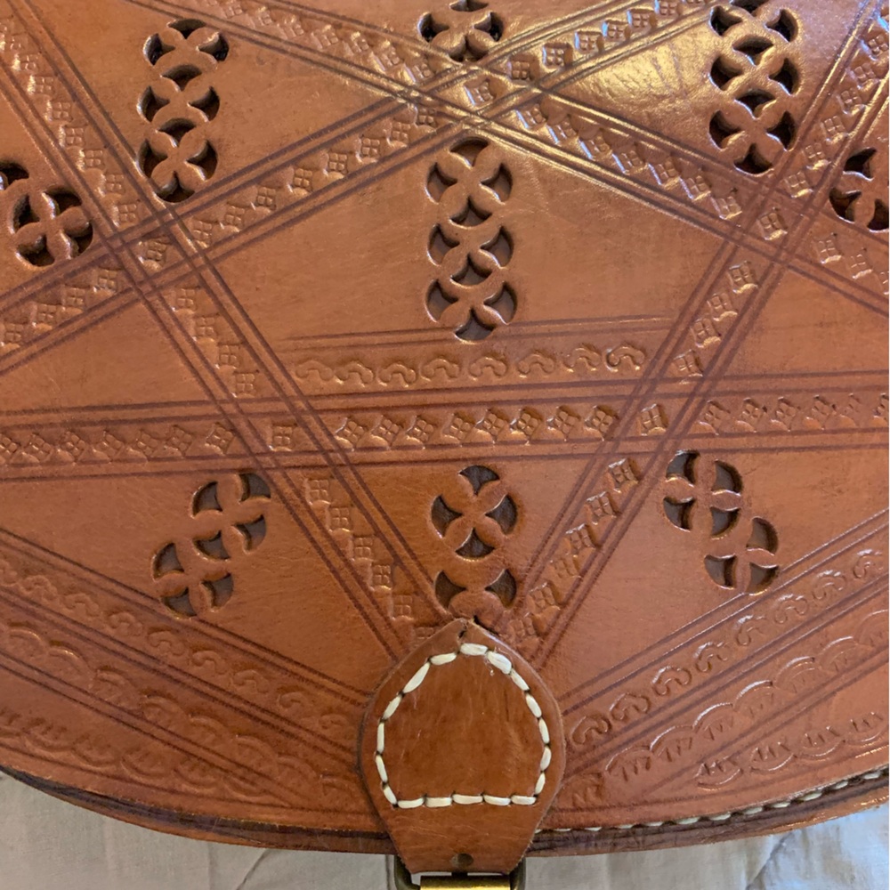 Handcrafted Brown Leather Crossbody Bag with Star Pattern - Picture 4 of 6